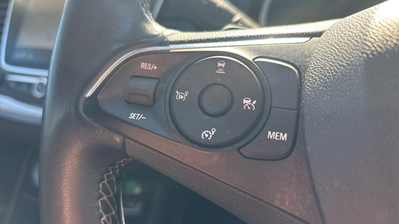 Vauxhall Grandland X 1.6 Hybrid4 300 Ultimate Nav 5dr Auto Hatchback